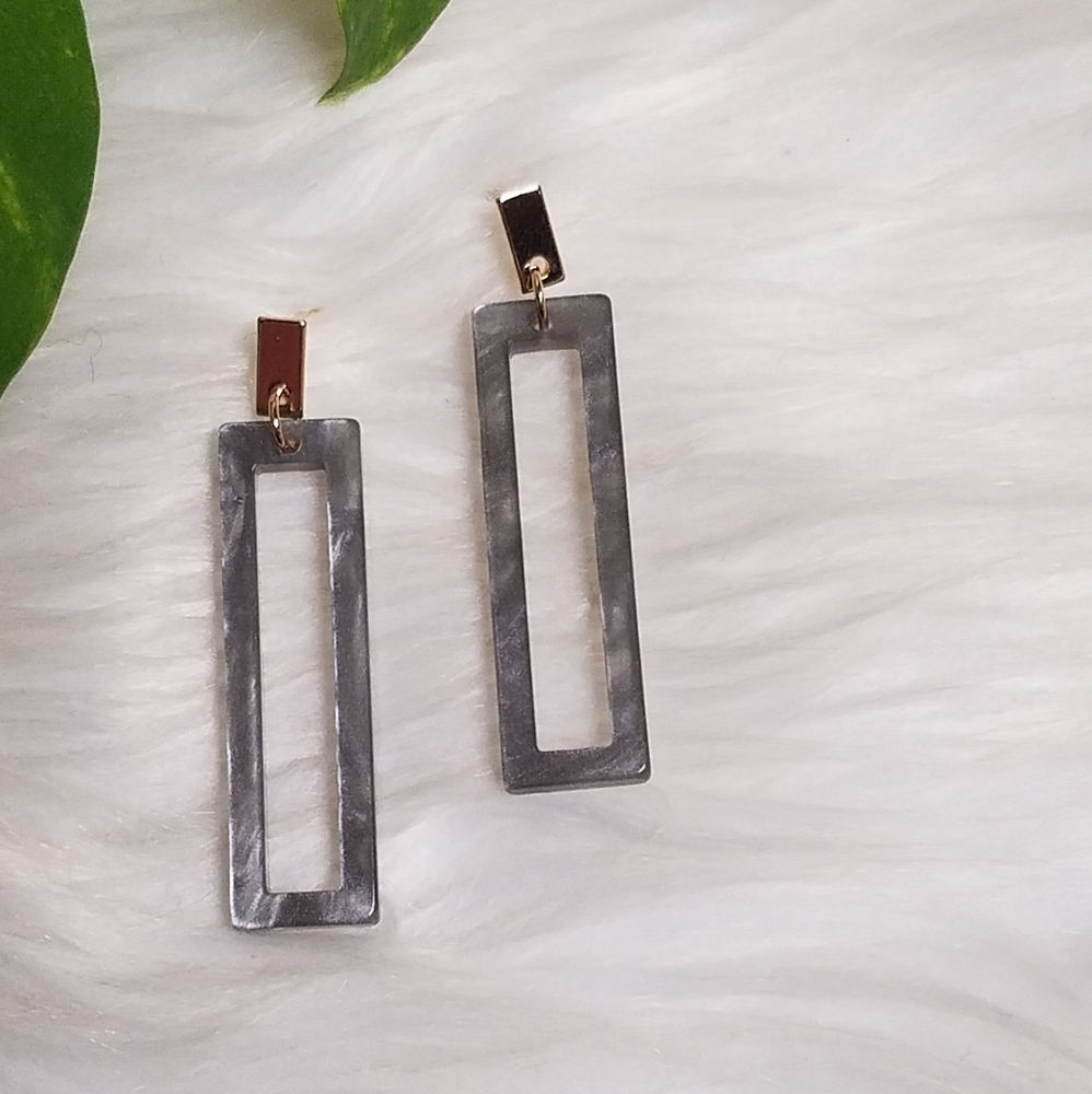Gray Shell Rectangular Cutout Earrings - Picture 3 of 4